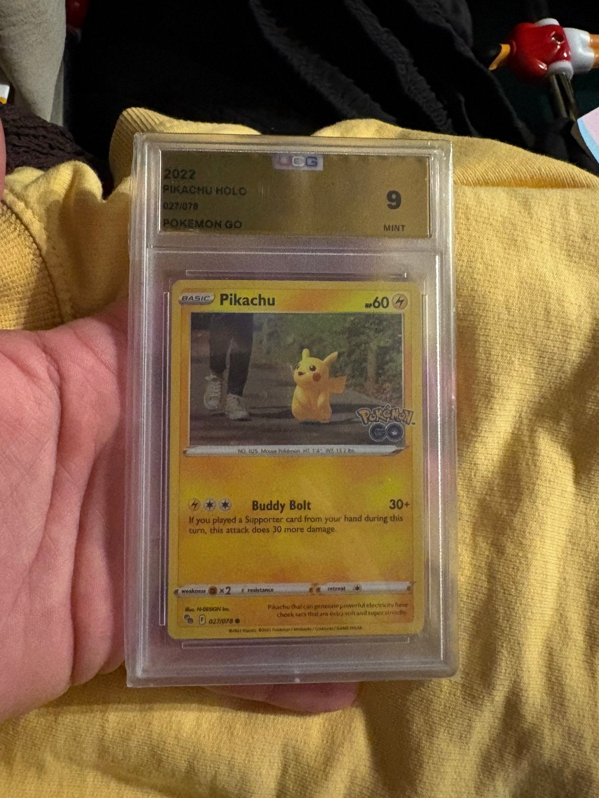 Pikachu pokemon go grade 9, Ophalen of Verzenden, Zo goed als nieuw, Meerdere kaarten, Foil