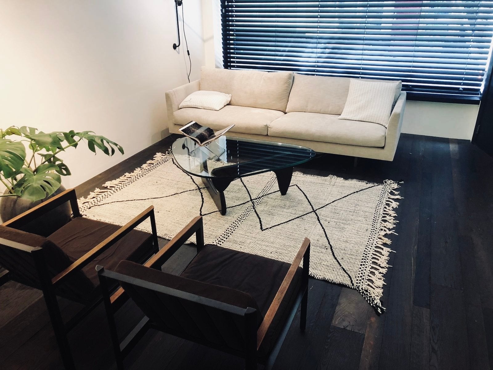 Vitra Noguchi Salontafel - Zwart Essenhout, 100 tot 150 cm, Ophalen of Verzenden, Zo goed als nieuw, Ovaal