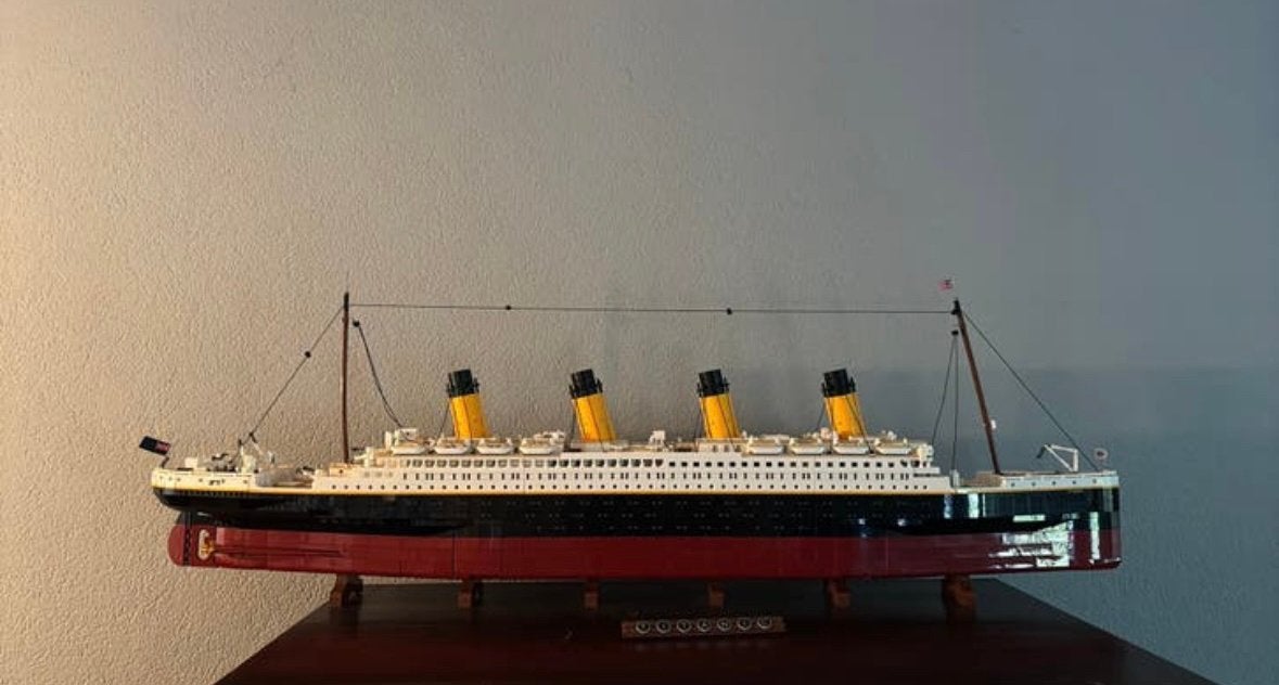 TItanic Lego 475 euro vaste prijs, Verzamelen, Scheepvaart, Ophalen, Zo goed als nieuw, Boek of Tijdschrift