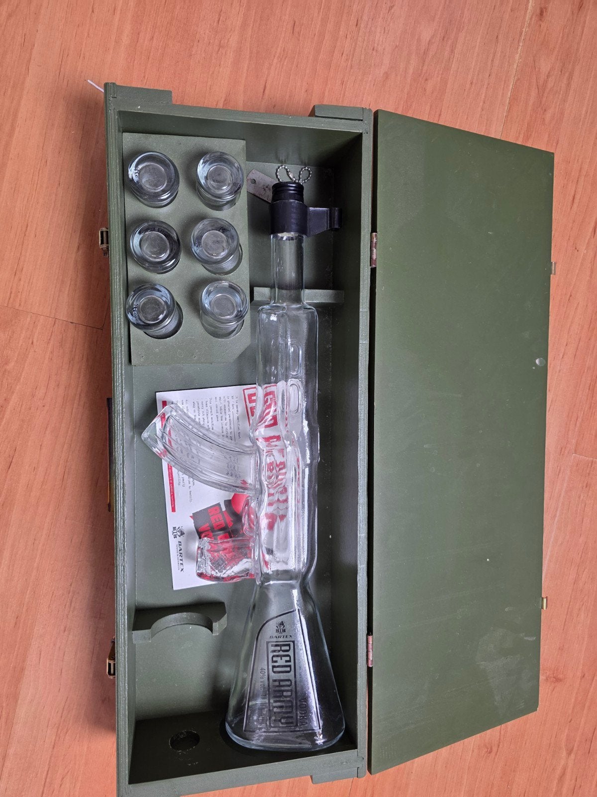 AK-47 Wodka Fles met Glaasjes in Houten Kist, Ophalen, Groen, Hout, Overige stijlen