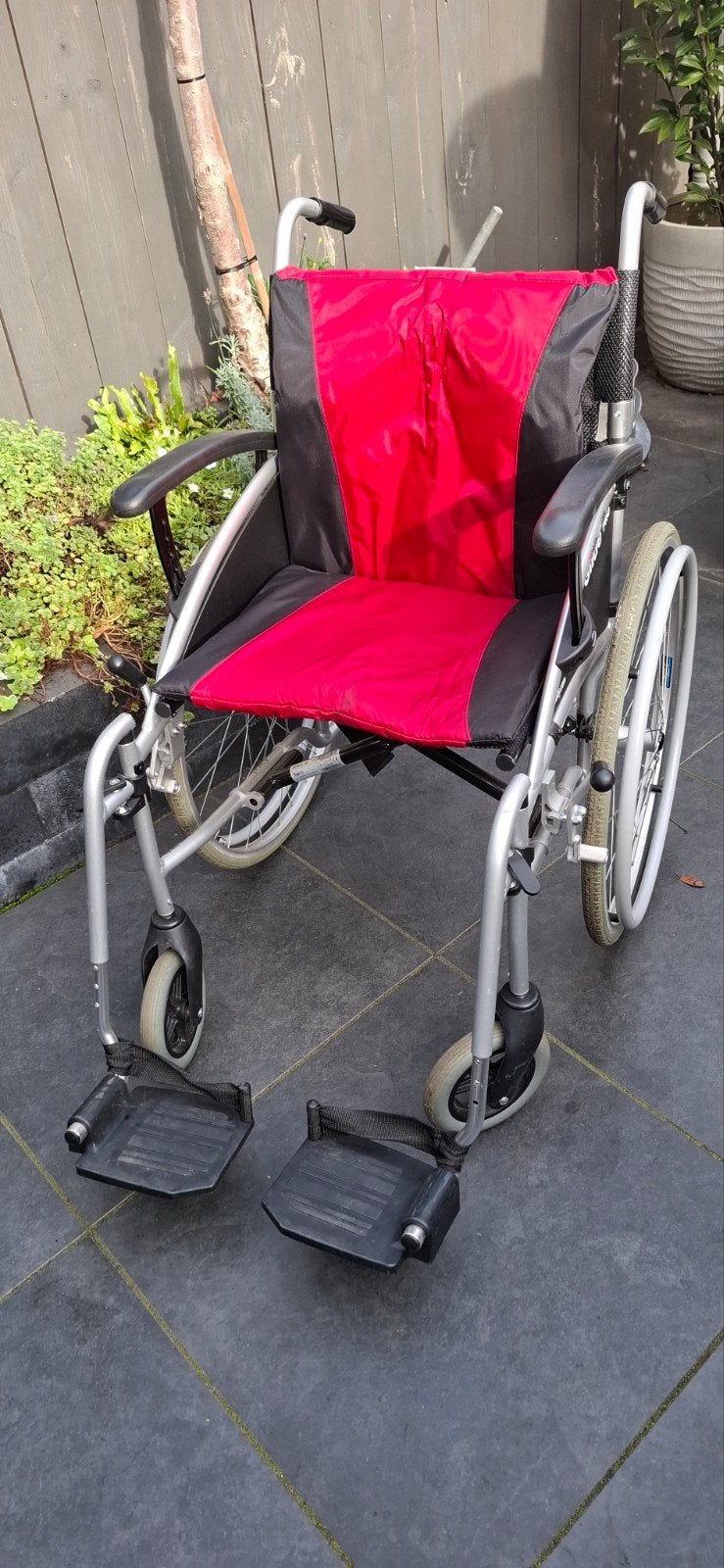 Licht gewicht rolstoel, Ophalen, Inklapbaar, Zo goed als nieuw, Duwrolstoel
