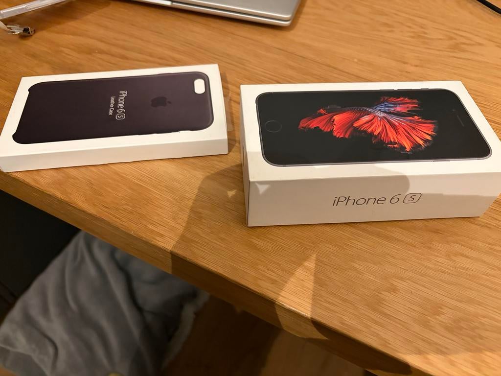 iPhone 6s 64GB met doos, leren hoesje en laadkabel, Telecommunicatie, Mobiele telefoons | Apple iPhone, Gebruikt, Ophalen of Verzenden