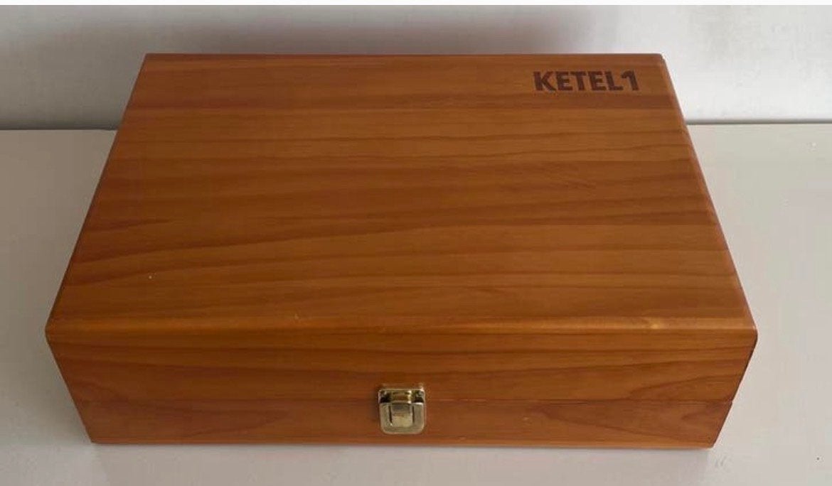 Luxe houten cadeau kist voor twee flessen Ketel 1 Jenever, Huis en Inrichting, Woonaccessoires | Kisten, Minder dan 50 cm, Gebruikt
