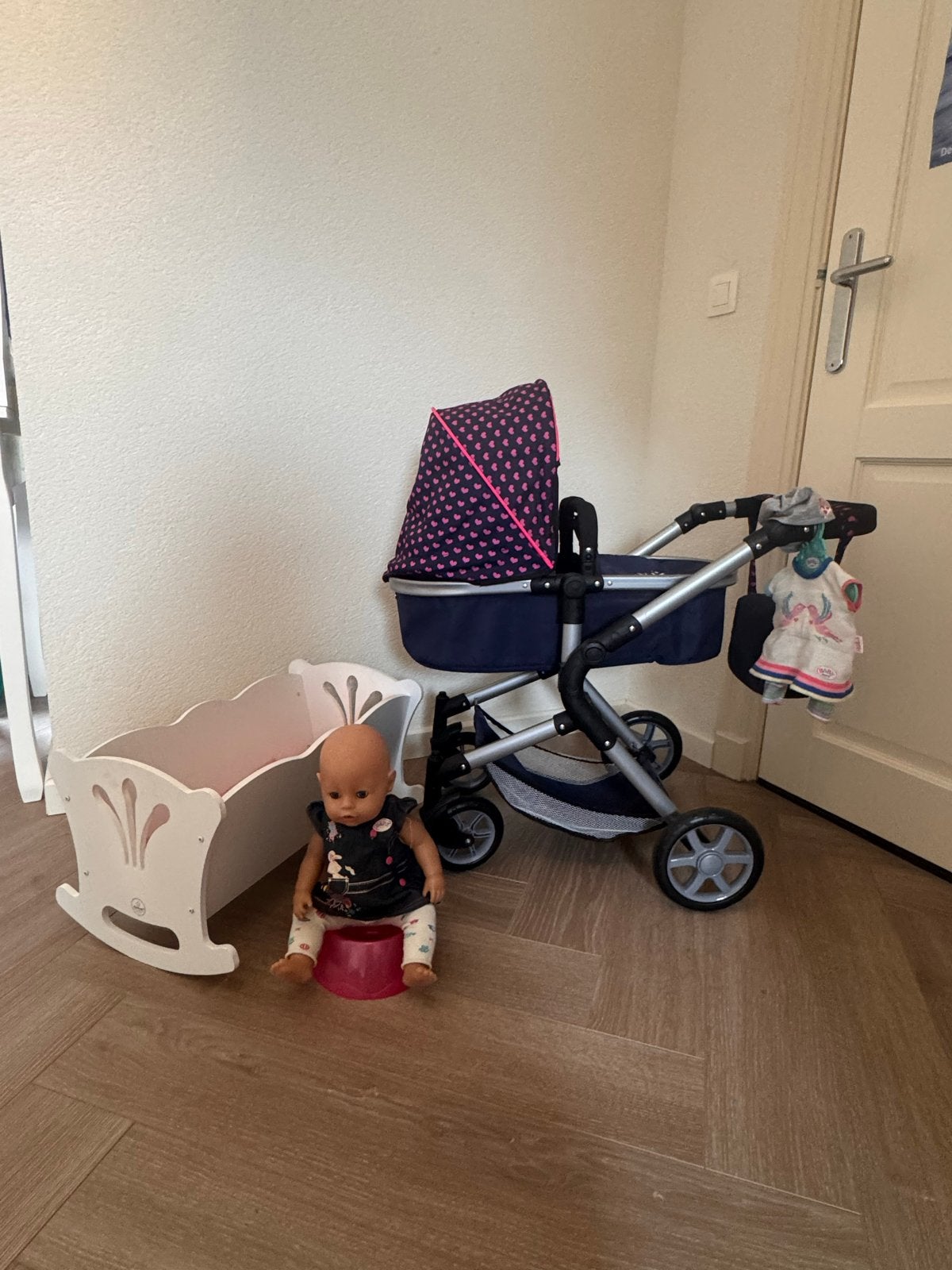 Baby Born set: pop, wieg, kinderwagen/buggy & kleding, Kinderen en Baby's, Speelgoed | Poppen, Ophalen, Gebruikt, Babypop