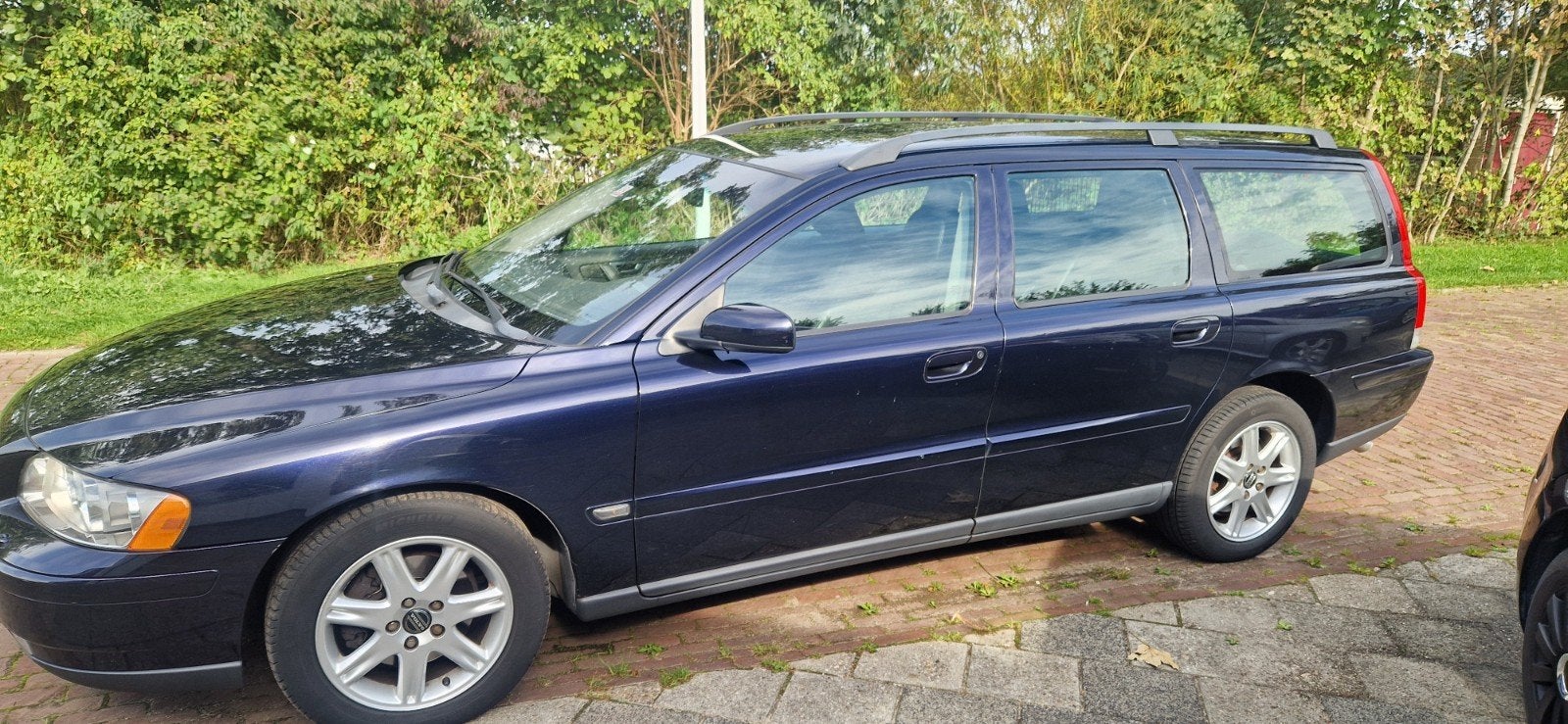 Volvo V70 2.4 140PK AUTOMAAT DEALER Onderhouden, Auto's, Dealer onderhouden, Blauw, 2435 cc, 84 €/maand