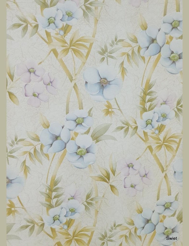 6938 Zacht blauw bloemenbehang met frisse groentinten swiet, Ophalen of Verzenden, Blauw