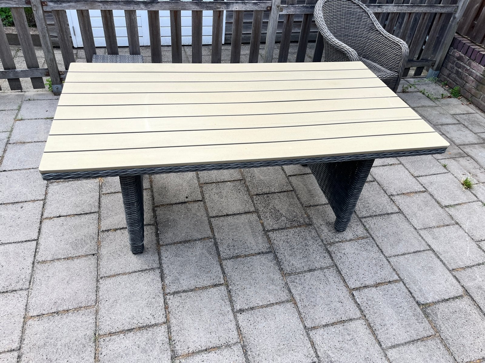 Mooie tuintafel met wicker onderstel en kunststof blad, Tuin en Terras, Ophalen, Gebruikt, Rechthoekig, Wicker