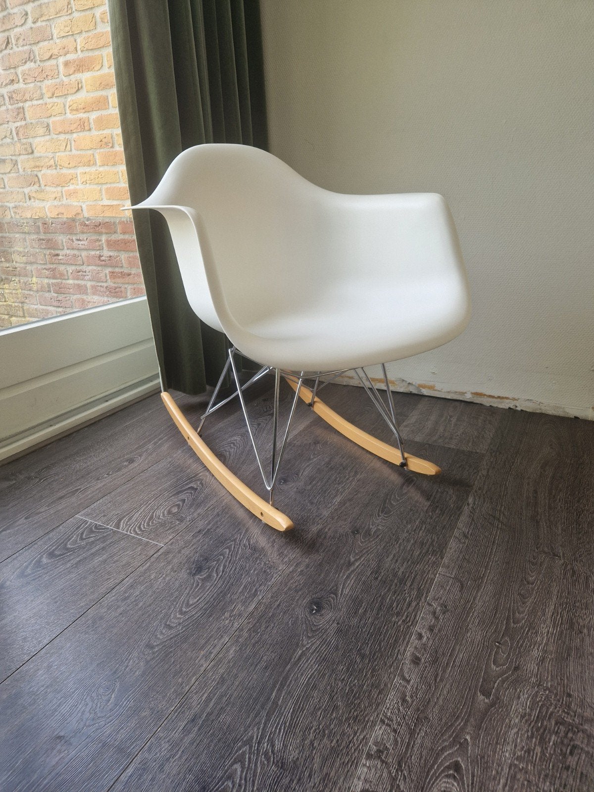 Witte schommelstoel met zeer  lichte gebruikssporen, Ophalen, Gebruikt, Hout, Modern, Scandinavisch