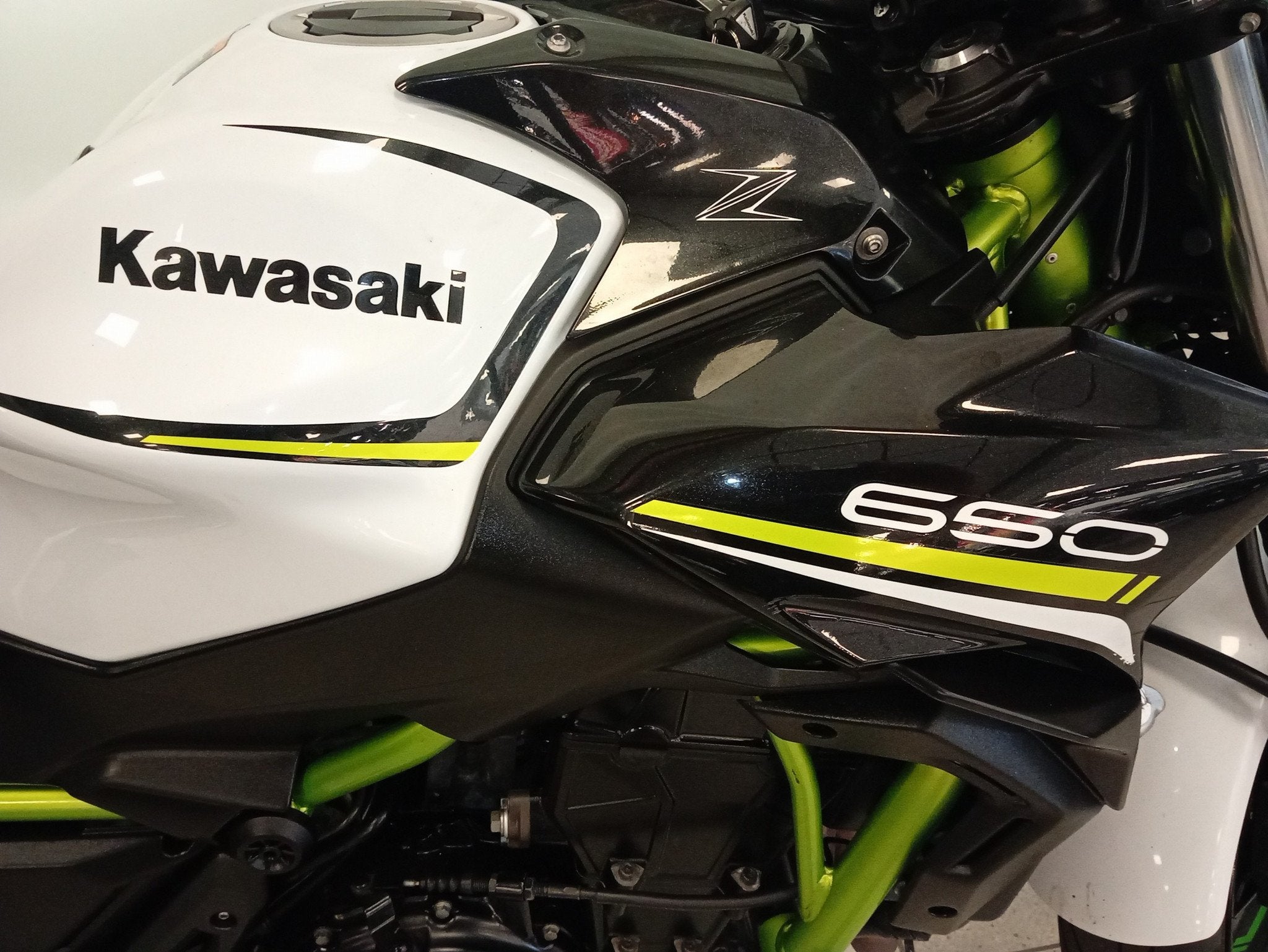 Kawasaki Z 650 ABS (bj 2021), Info@kawasaki.nl, Jacobus Spijkerdreef 1-3
2132 PZ  Hoofddorp, NL, Kawasaki Motors Europe N.V., Naked bike
