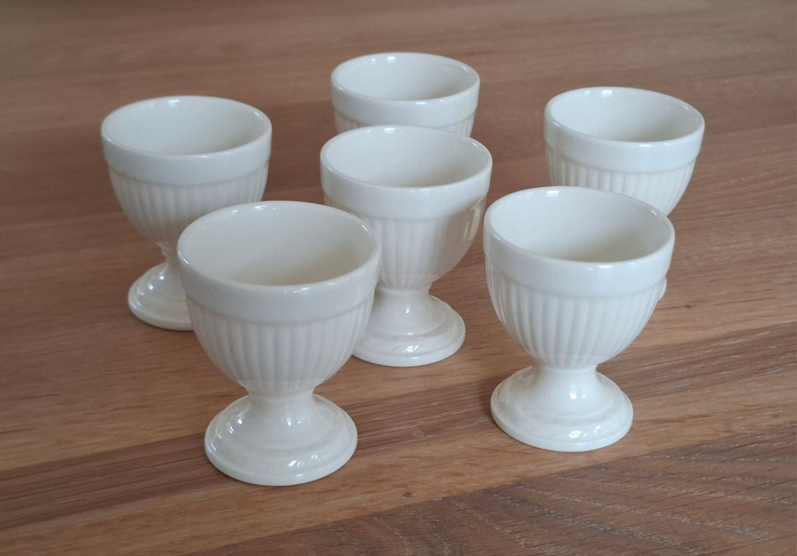 6 eierdopjes op voet - Wedgwood of Etruria & Barlaston, Edme, Huis en Inrichting, Keuken | Servies, Overige typen, Ophalen of Verzenden