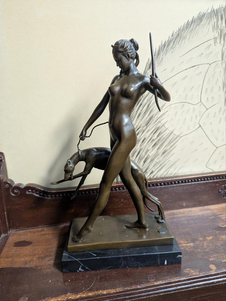 Bronzen Naakte Vrouw met Windhond op Marmeren Sokkel, Antiek en Kunst, Kunst | Beelden en Houtsnijwerken, Beeld, Brons, Vrouw