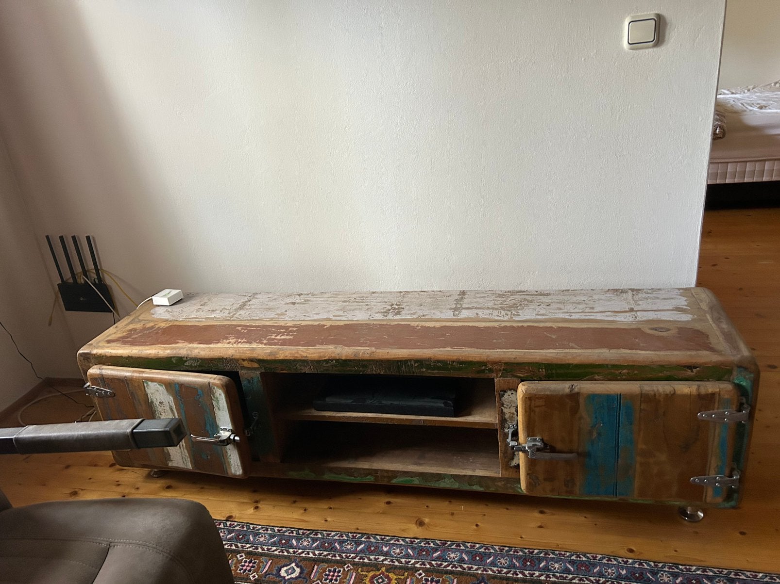 Kasten van gekleurd drijfhout, Ophalen, Gebruikt