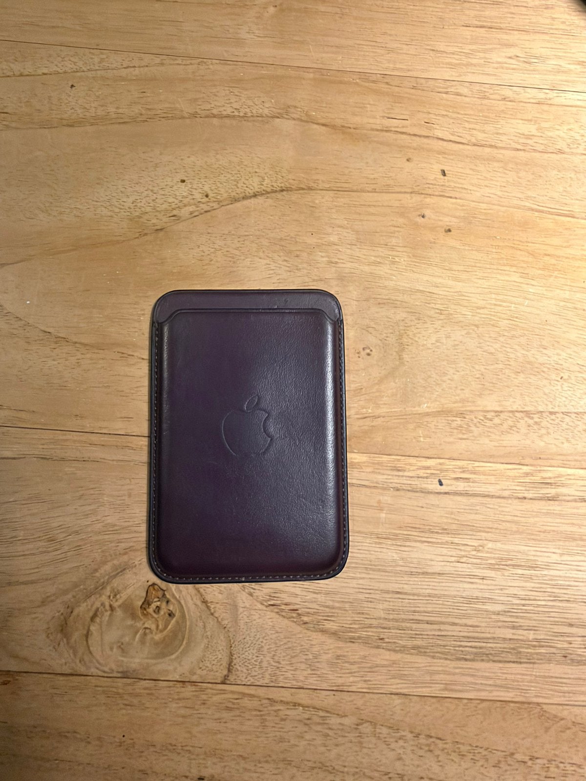 Foto 4 van Apple iPhone 14 Pro 128GB Deep Purple + MagSafe Wallet