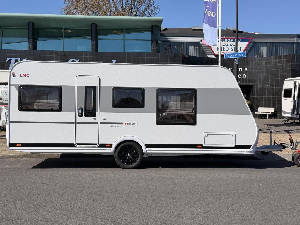 LMC Style 450 D Special edition verlichte luifellijst ((zond, Caravans en Kamperen, Bedrijf, Treinzit, Ringverwarming, 5 tot 6 meter