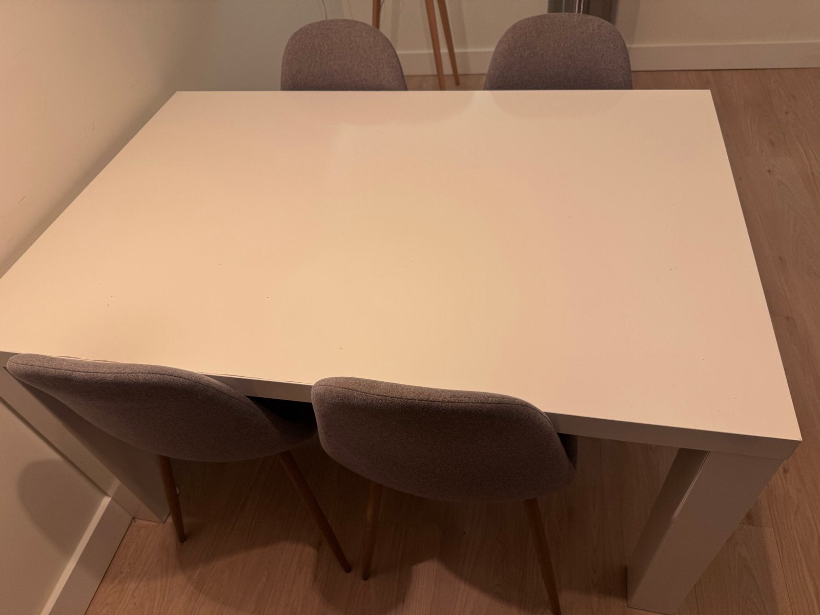 Witte eettafel met 4 stoelen, Ophalen, Overige materialen, Gebruikt, 100 tot 150 cm