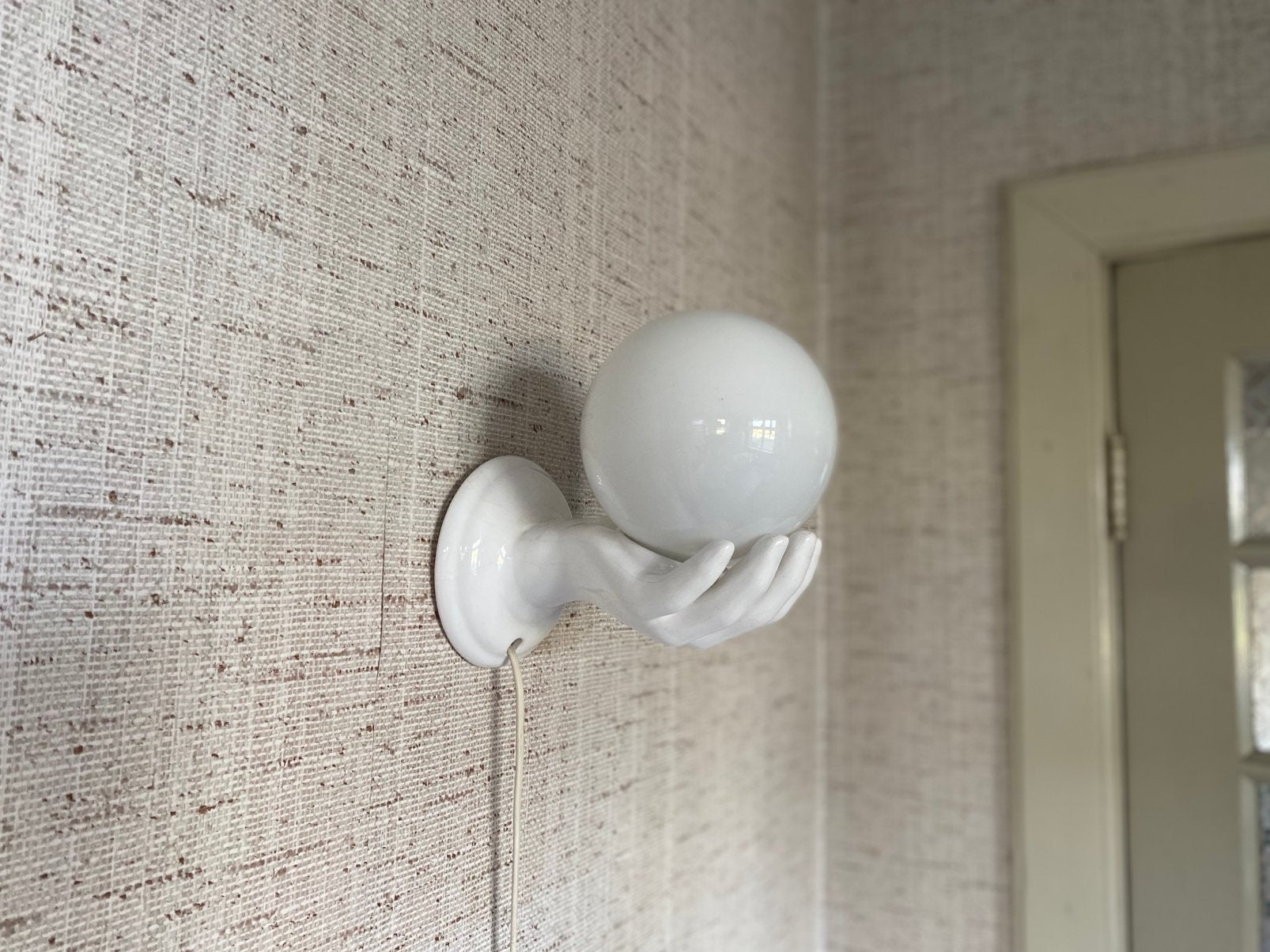 Vintage Delfts Wit – Ceramic hand lamp – Opaline globe 1970, Zo goed als nieuw, Overige merken, E27 (groot), Glas