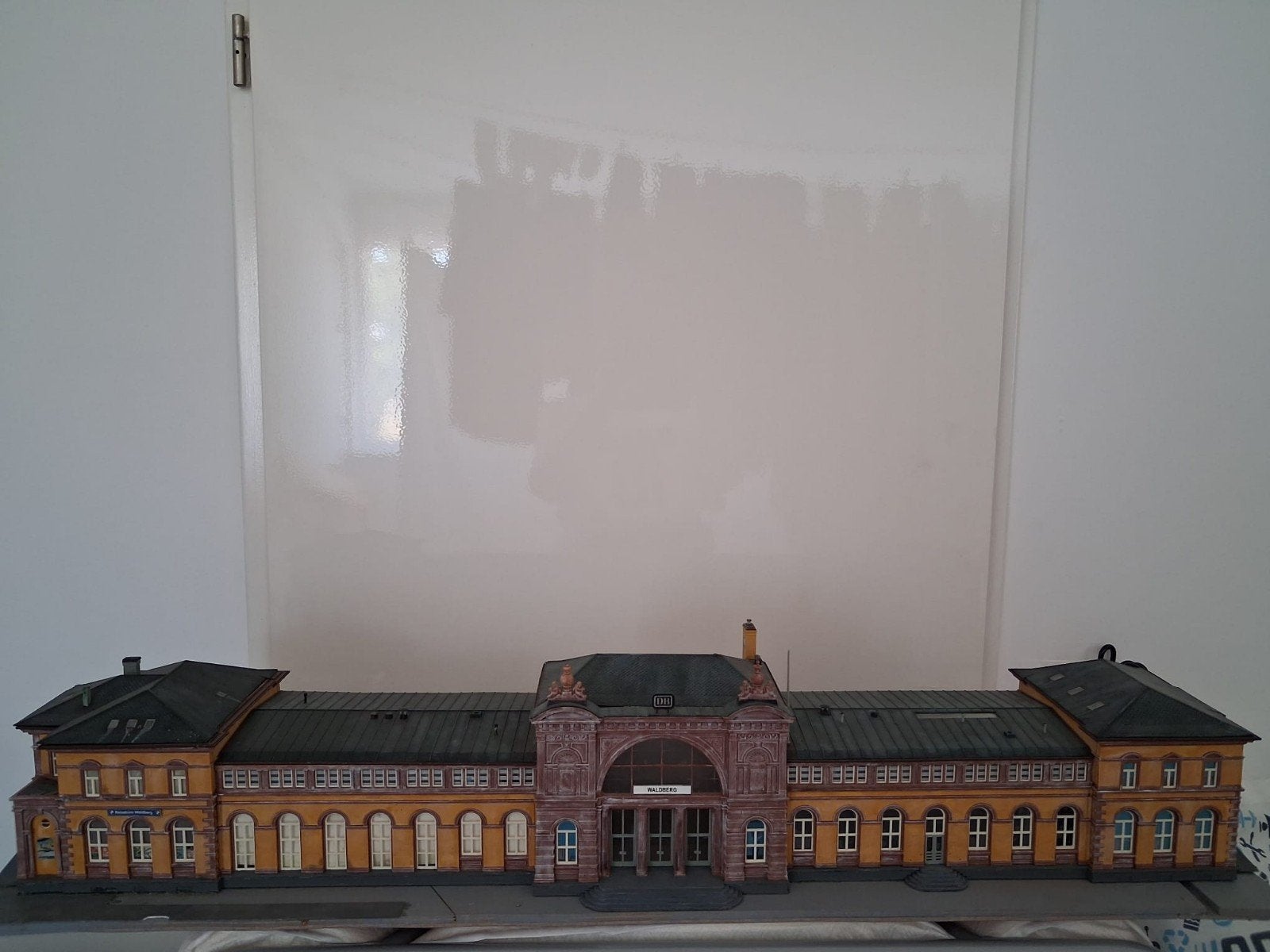 Prachtig mooi Faller HO Treinstation van Bonn netjes gebouwd, Ophalen of Verzenden, Gebruikt, Brug, Tunnel of Gebouw