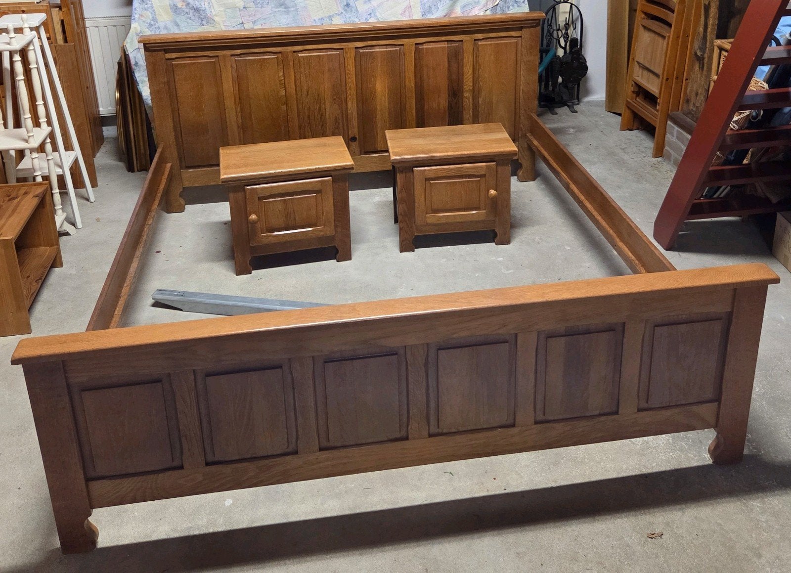 Oisterwijk houten bed met bijhorende nachtkastjes, Ophalen, Gebruikt, Tweepersoons, Hout