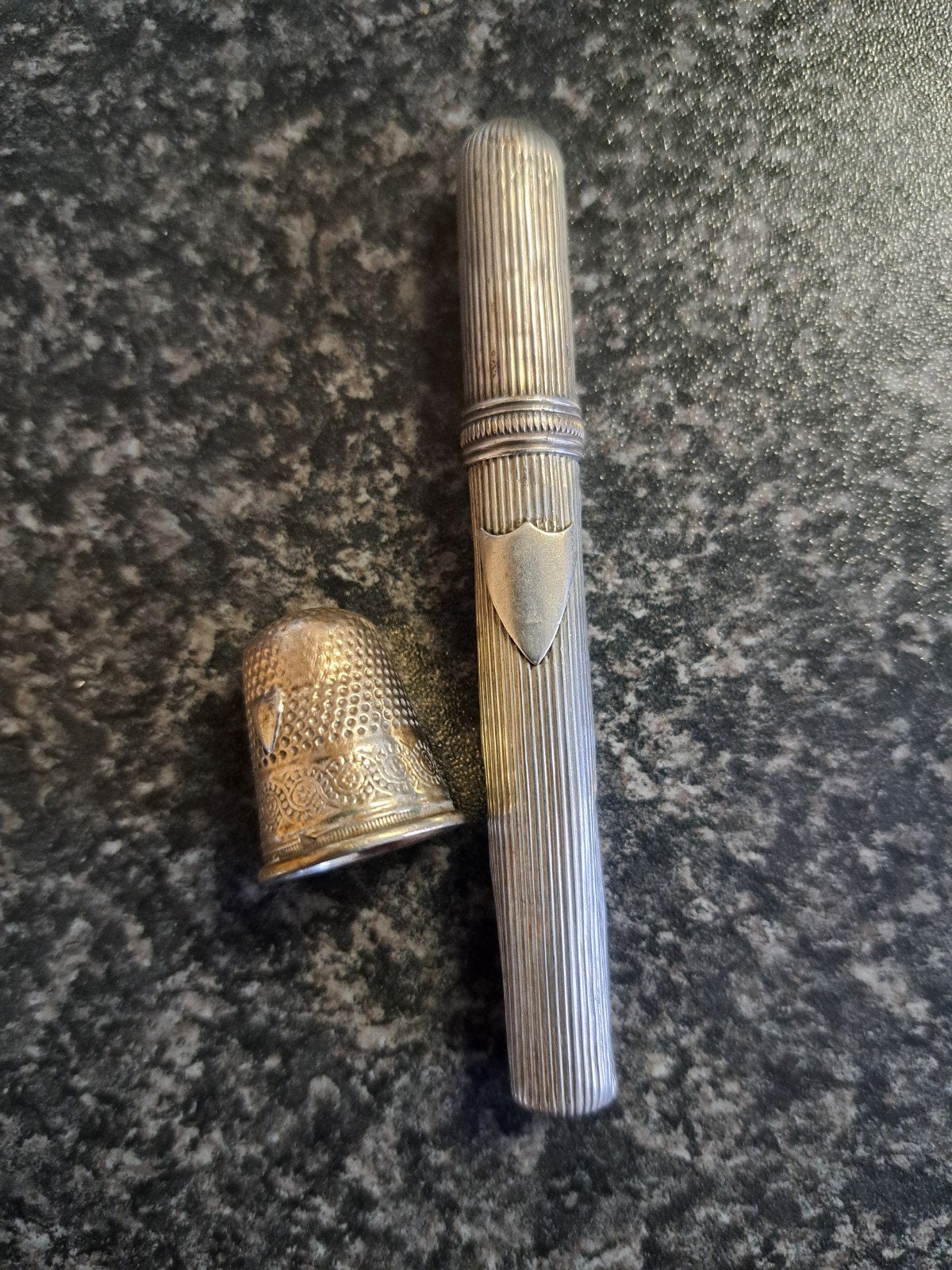 Antieke Zilveren Naaldenkoker met Vingerhoed, Antiek en Kunst, Ophalen of Verzenden