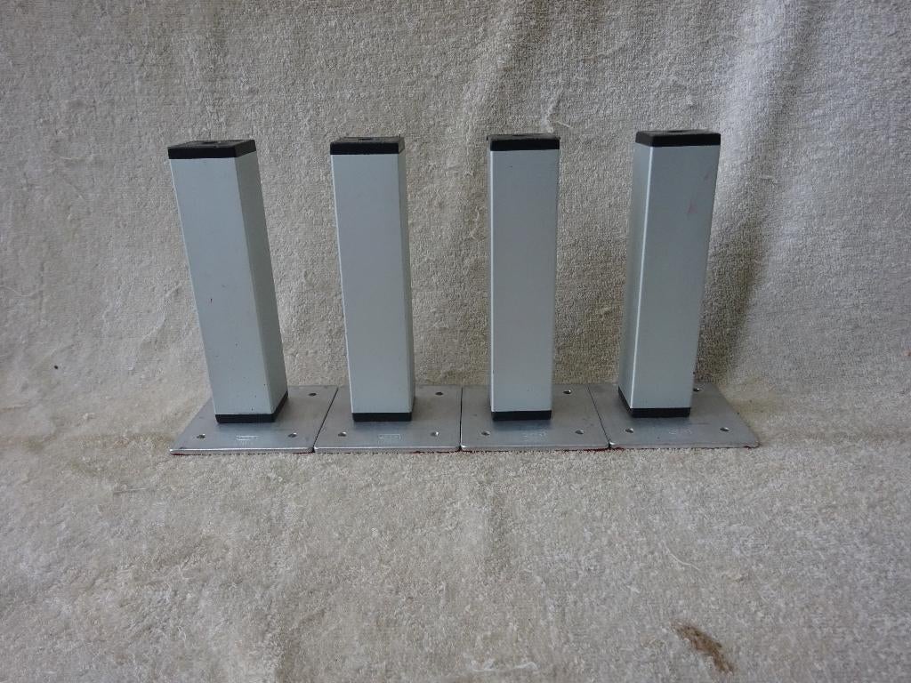4 IKEA verstelbare meubelpoten Numerär model 16087, Ophalen of Verzenden, Gebruikt
