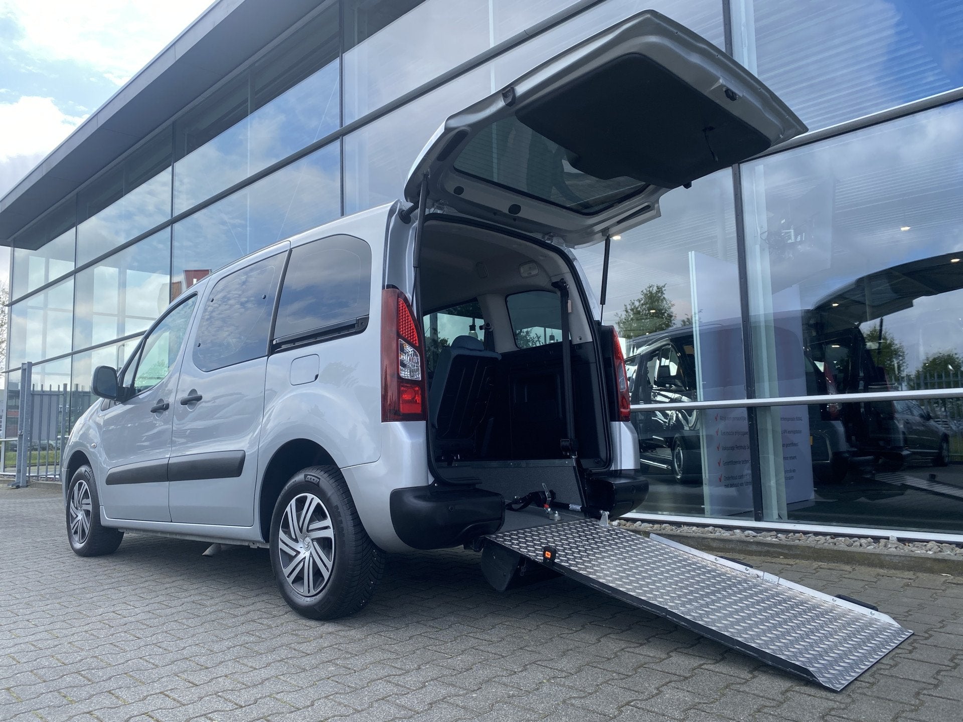 Citroën Berlingo 3+1 Rolstoelauto 1.6 VTI Feel (Zeer nette, Auto's, Euro 5, Stof, Gebruikt, Parkeersensor