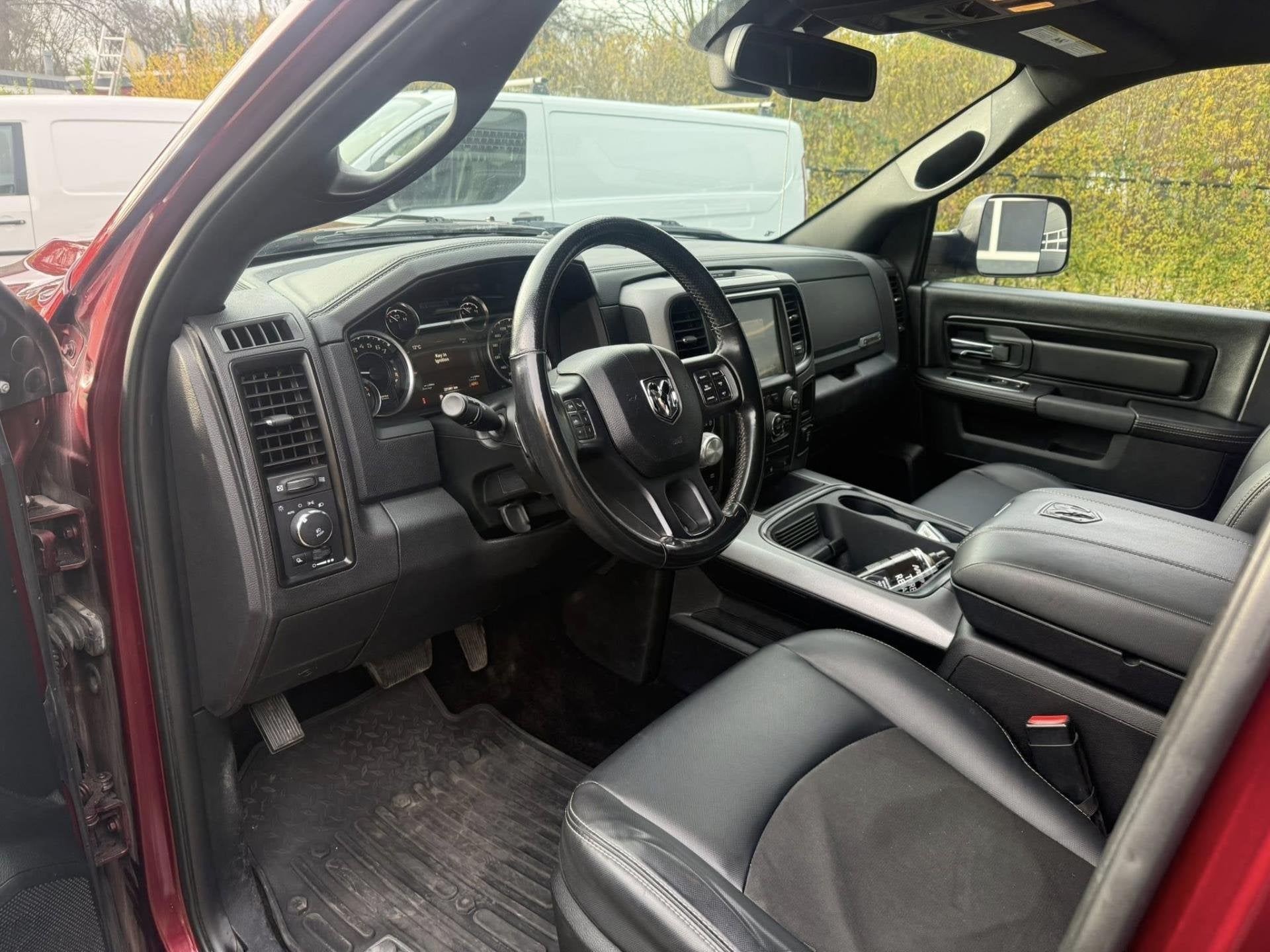 Ram RAM 1500 ST REBEL LPG nieuw apk banden, Auto's, Gebruikt, 5654 cc, Leder en Stof, Bedrijf