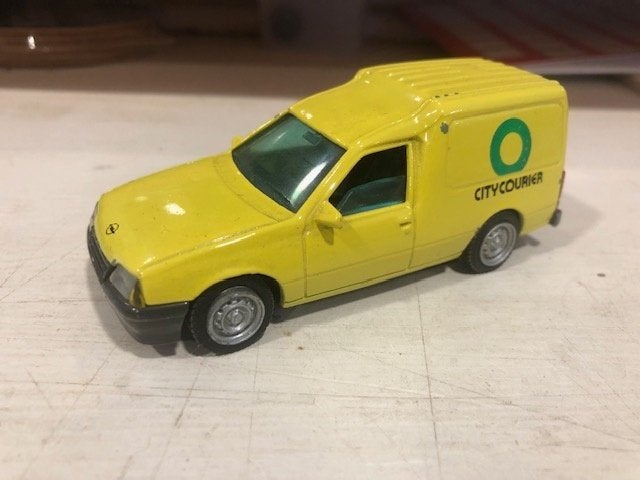 1:43 Opel Combo Van AHC Models Geel 1999, Hobby en Vrije tijd, Modelauto's | 1:43, Ophalen of Verzenden, Gebruikt, Auto, Overige merken