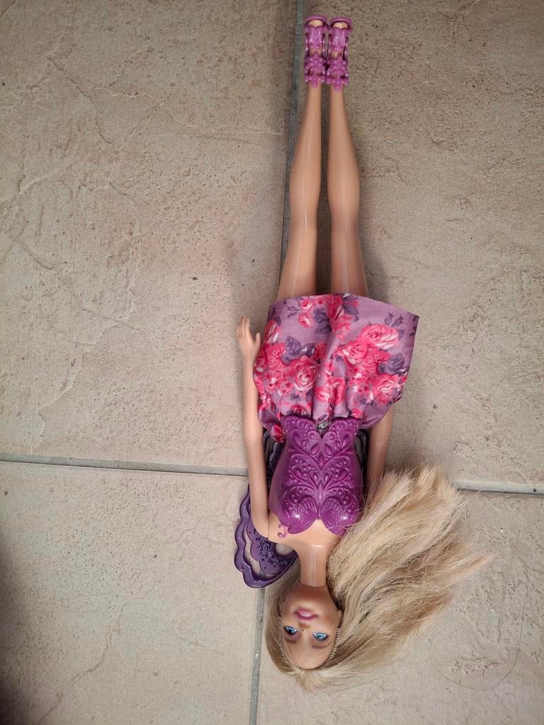 Barbie Fee Mattel paars, Kinderen en Baby's, Speelgoed | Poppen, Ophalen of Verzenden, Zo goed als nieuw, Barbie