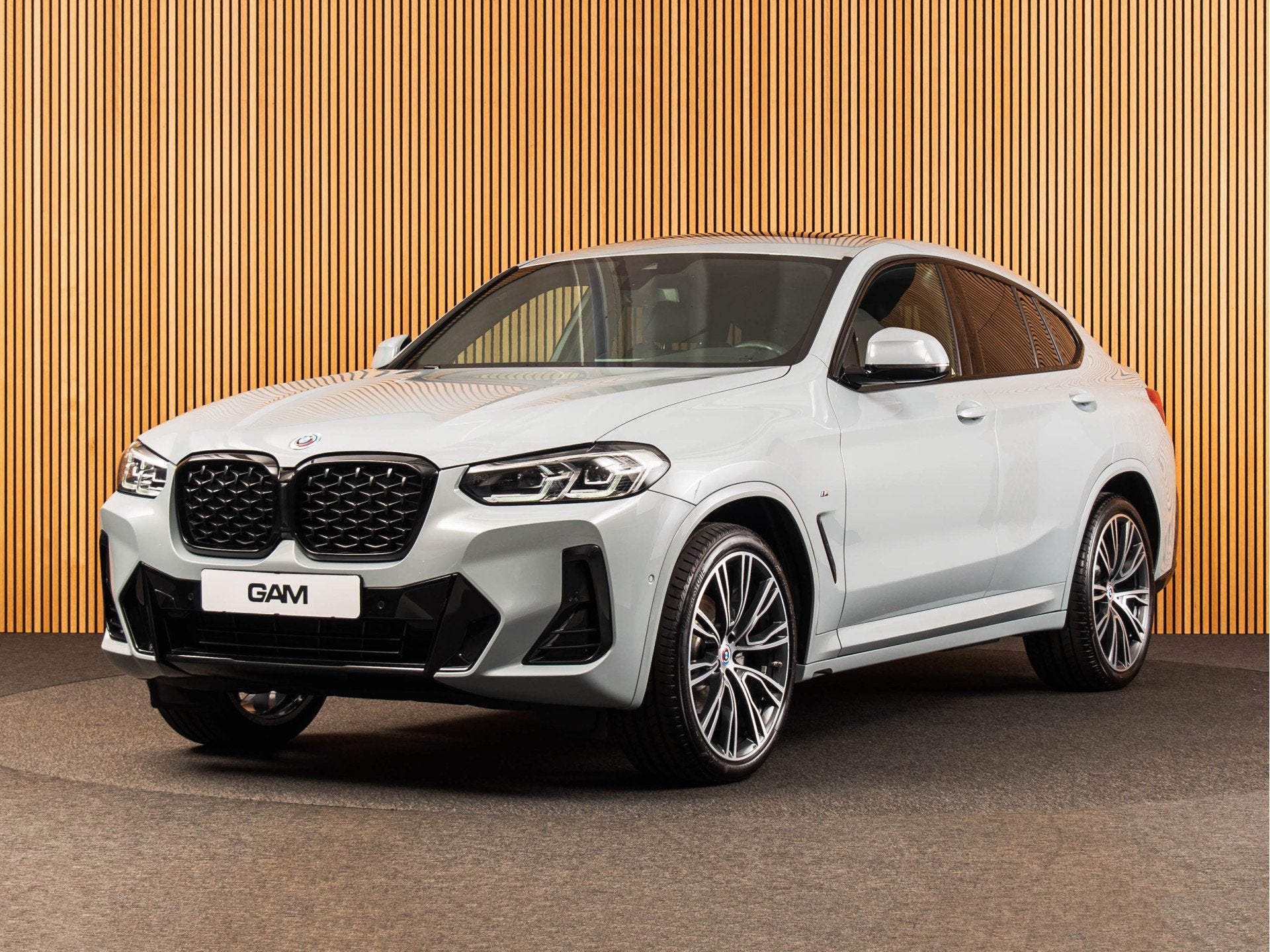 BMW X4 xDrive20i M-SPORT | PANO | H/K | 21" (bj 2022), Gebruikt, Zwart, 4 cilinders, Leder