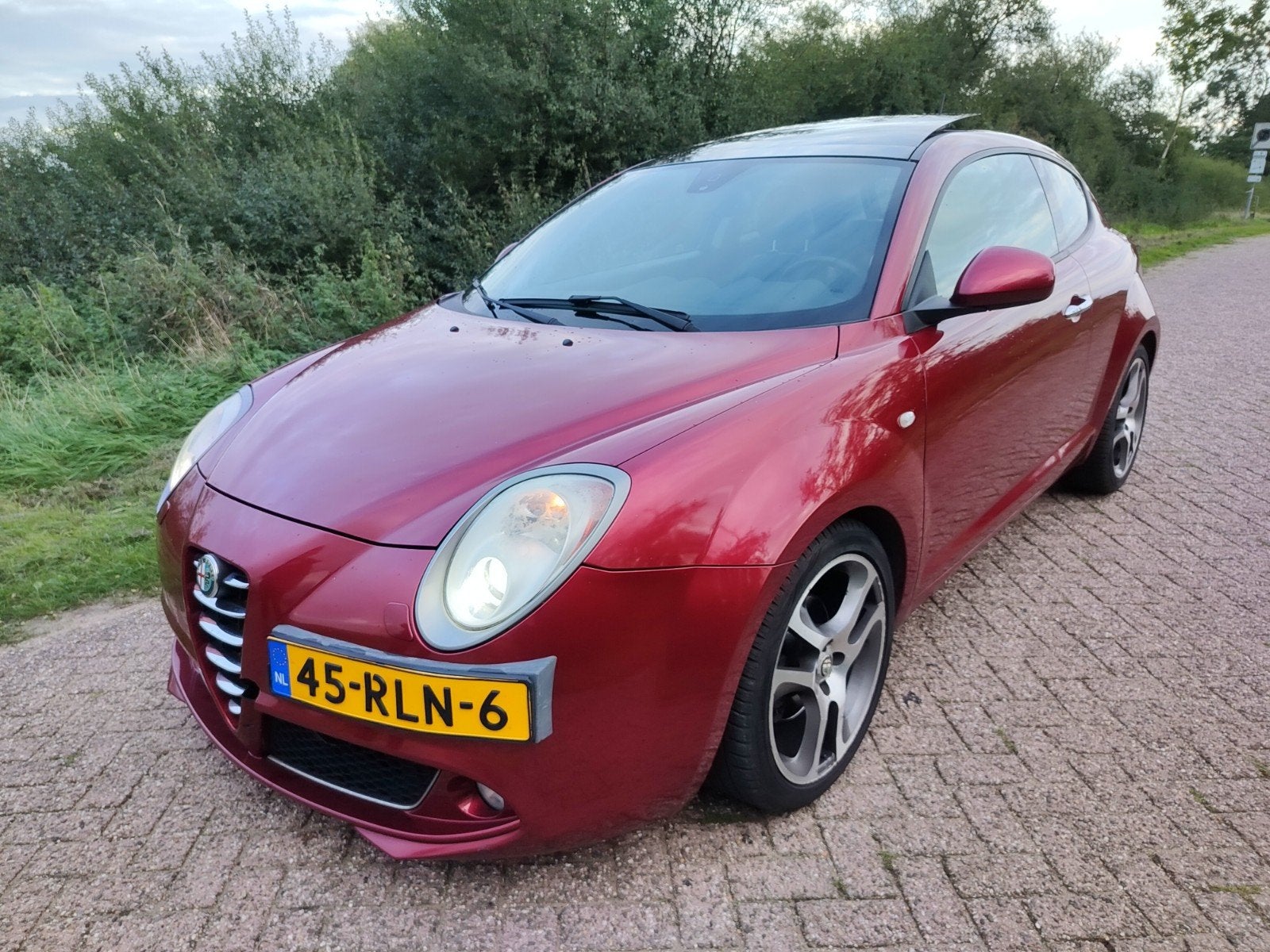 Alfa Romeo MiTo 1.3 D 2011 Rood Metallic Apk Nap, Auto's, Voorwielaandrijving, Euro 5, 28 km/l, Zwart