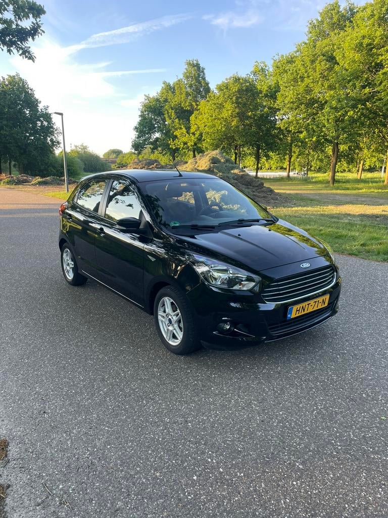 Ford Ka+ zwart met 15000 kilometer nieuwe apk, Voorwielaandrijving, 4 cilinders, Ka, 1198 cc