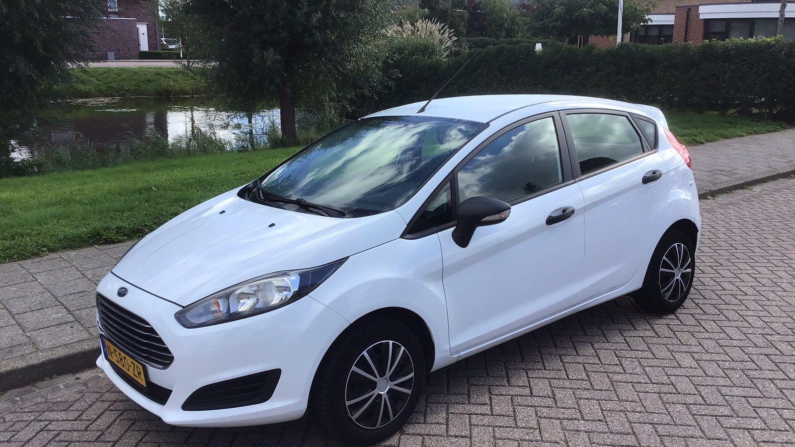 Foto 3 van Ford Fiësta1.25 82pk 5d 2015,grote beurt gehad +distributie
