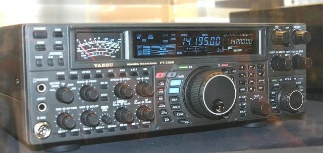 Yaesu FT2000 100W met ingebouwde voeding, Telecommunicatie, Ophalen of Verzenden, Zo goed als nieuw