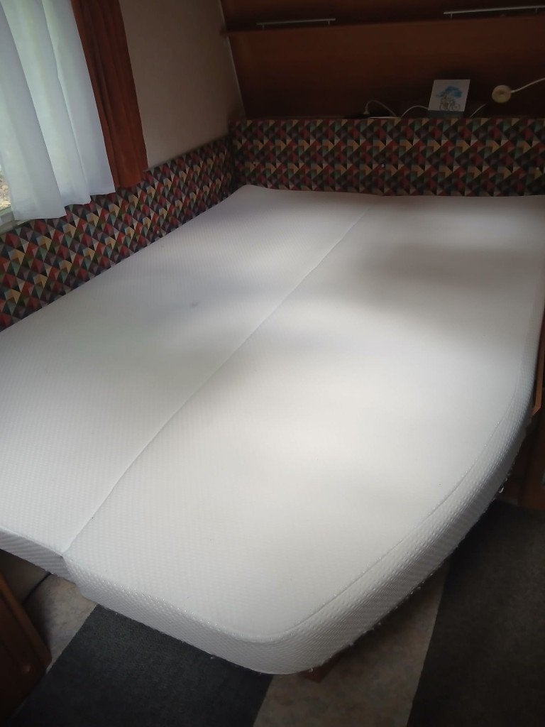 frans caravanmatras 140x200, Ophalen, Zo goed als nieuw