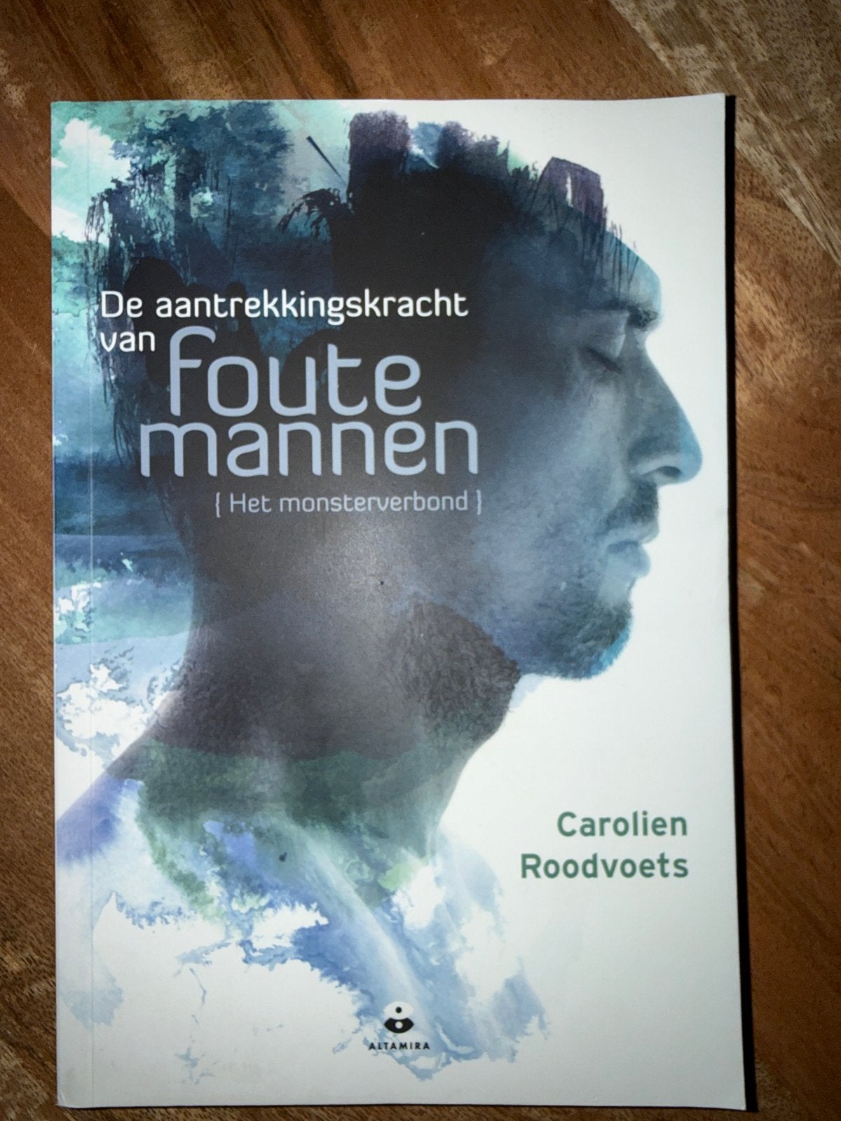 De aantrekkingskracht van foute mannen - Carolien Roodvoets, Ophalen of Verzenden, Gelezen, Nederland