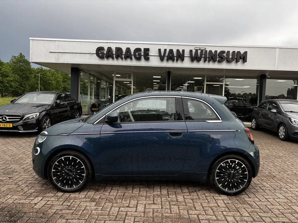 Fiat 500 La Prima 42 kWh El. Schuifdak Ad.Cruis € 18.950,0, Automaat, 118 pk, 4 stoelen, Origineel Nederlands