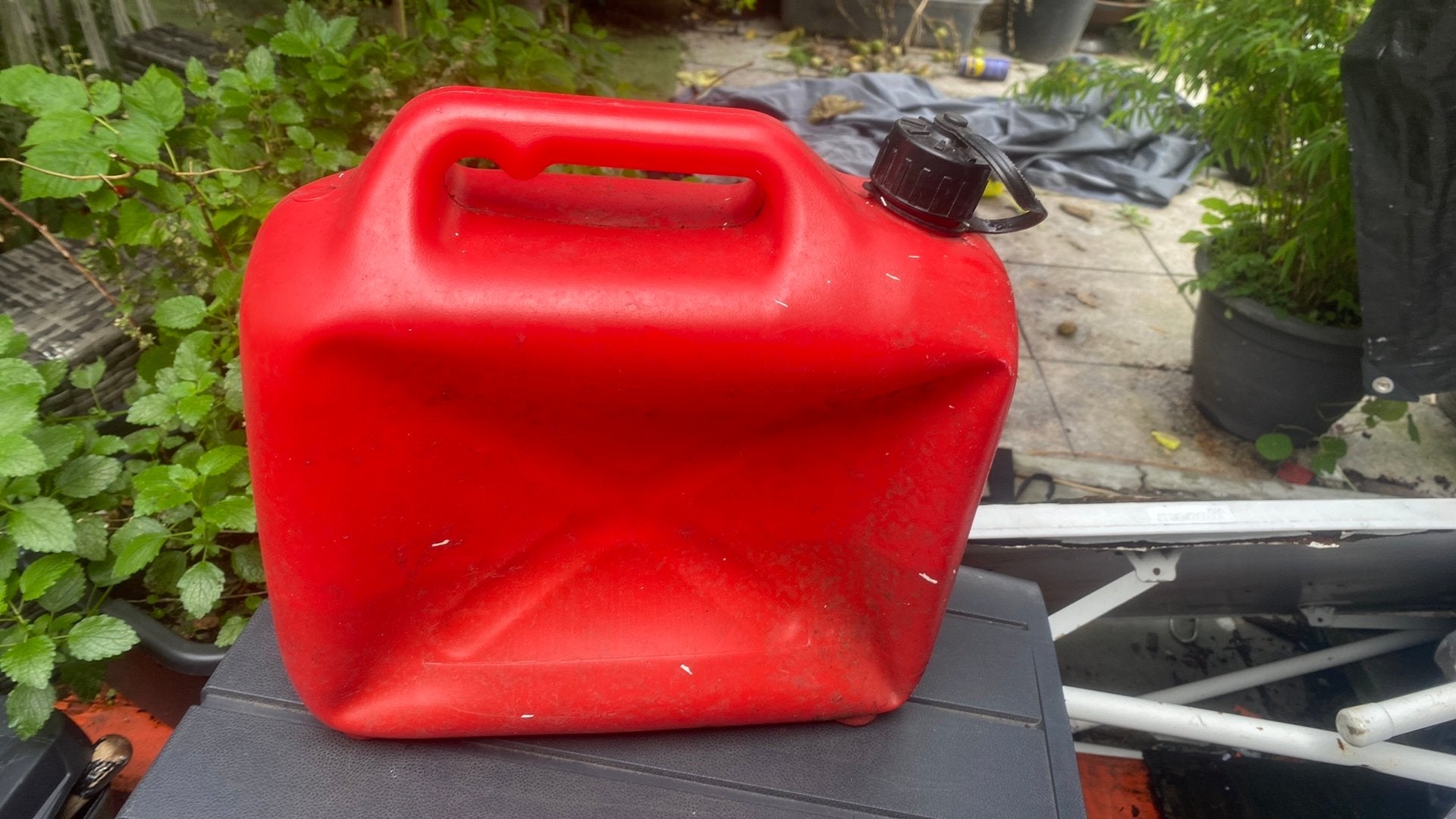 Jerry can vol met benzine gemengd 1:100, Ophalen, Zo goed als nieuw, Motor en Techniek, Motorboot