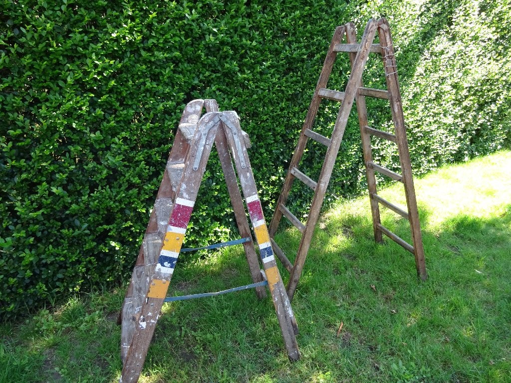 2 vintage gebruikte trapladders,medio vorige eeuw., Ophalen