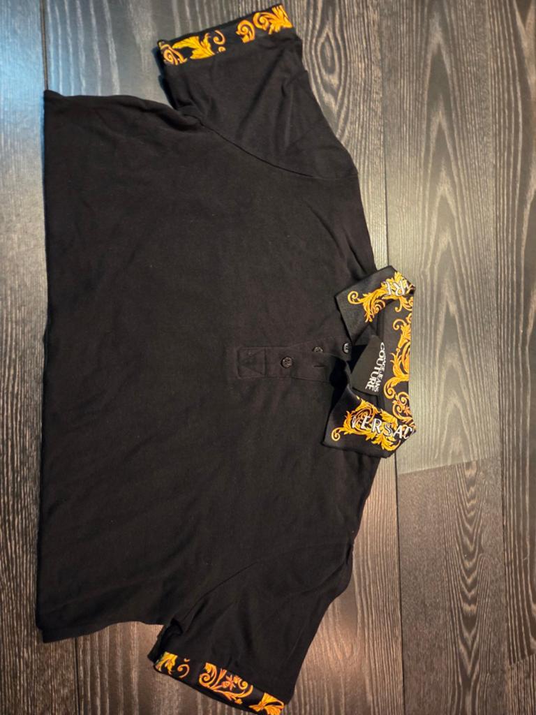 Versace Jeans Couture Polo Zwart met Gouden Details, Maat 48/50 (M), Zwart, Ophalen of Verzenden, Zo goed als nieuw