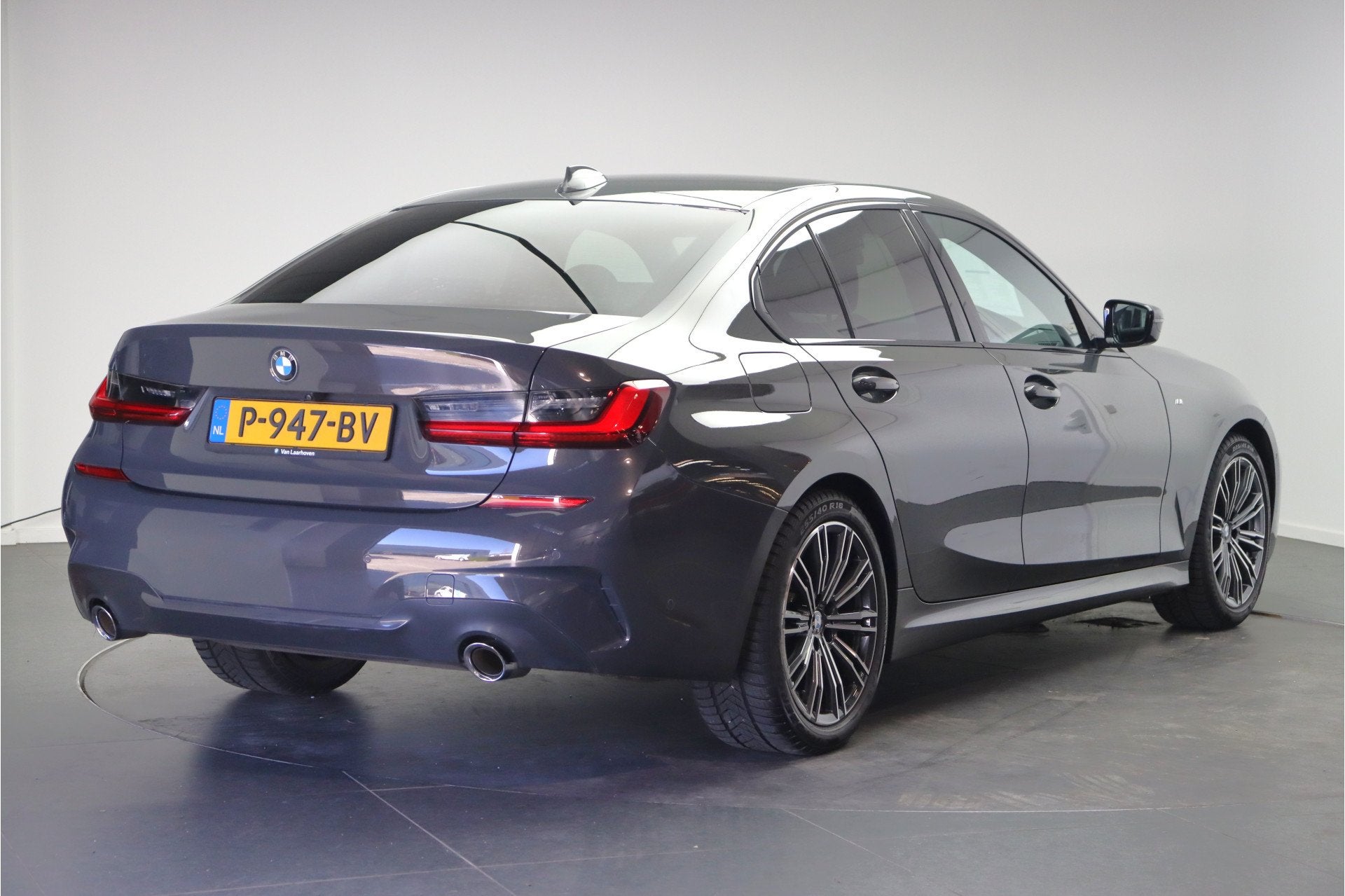 BMW 3 Serie 318i Executive M Sport Automaat / Sportstoelen /, Auto's, Achterwielaandrijving, Gebruikt, Met garantie (alle), Origineel Nederlands