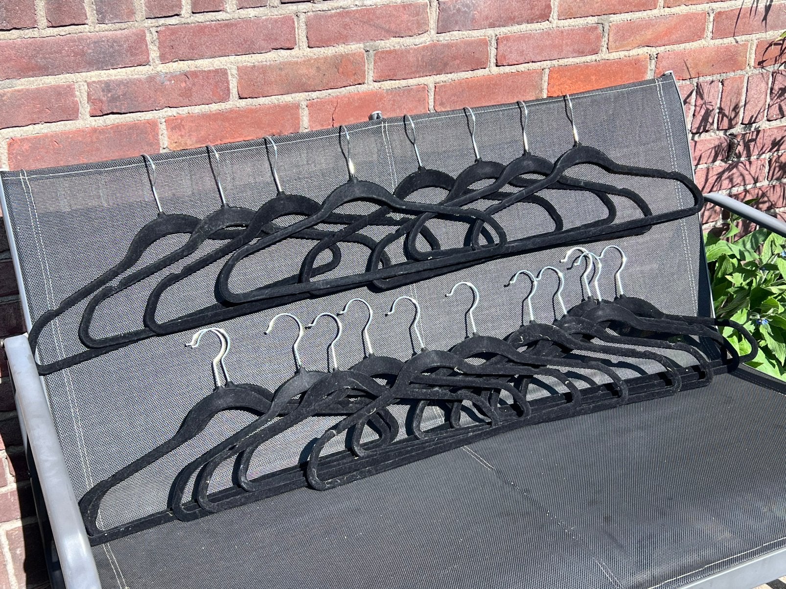 20 x zwarte fluwelen  kleerhangers/kledinghangers, Kleding | Dames, Ophalen of Verzenden, Zo goed als nieuw, Metaal