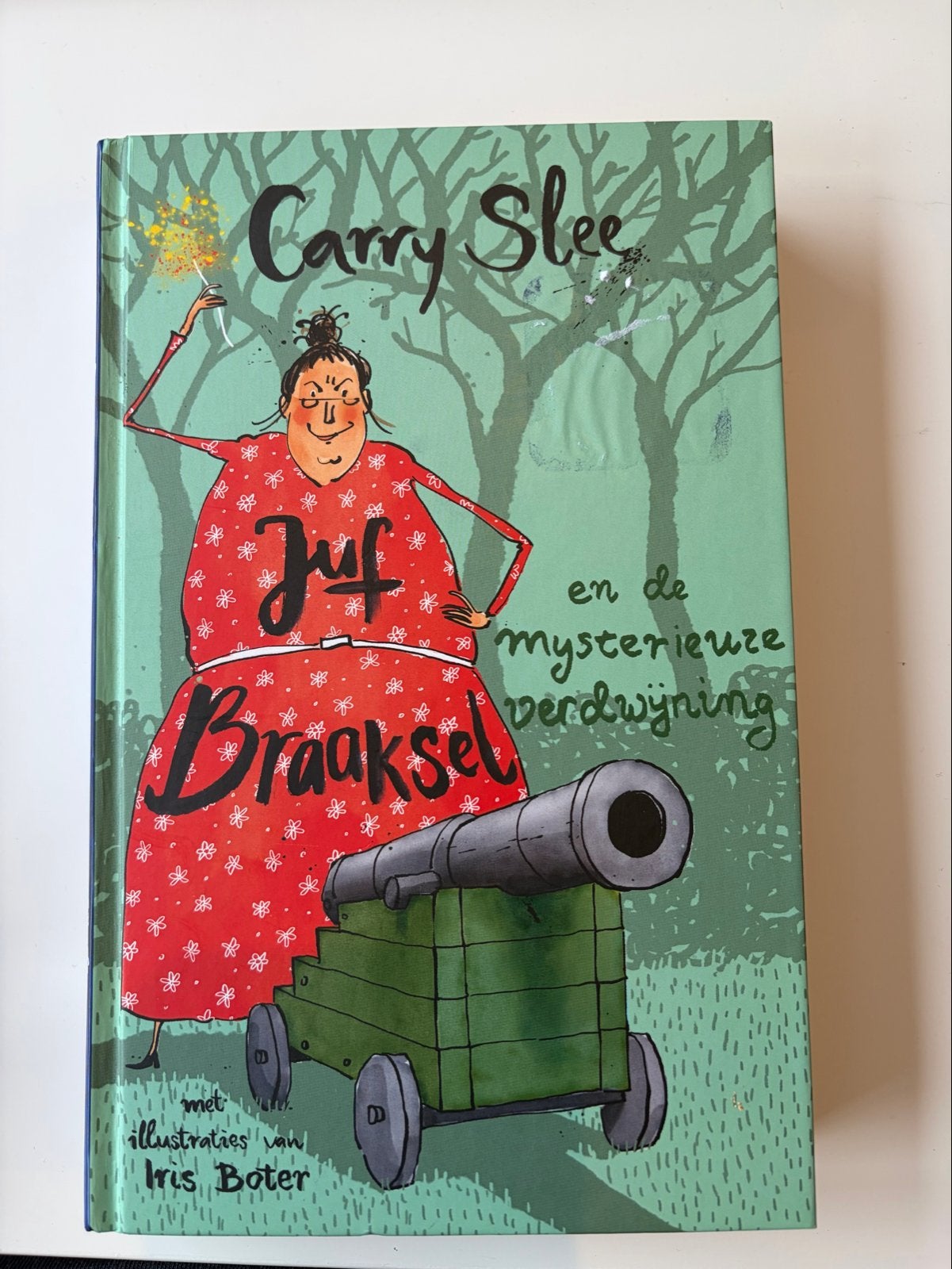 Juf Braaksel en de mysterieuze verdwijning - Carry Slee, Boeken, Ophalen of Verzenden, Zo goed als nieuw, Fictie algemeen