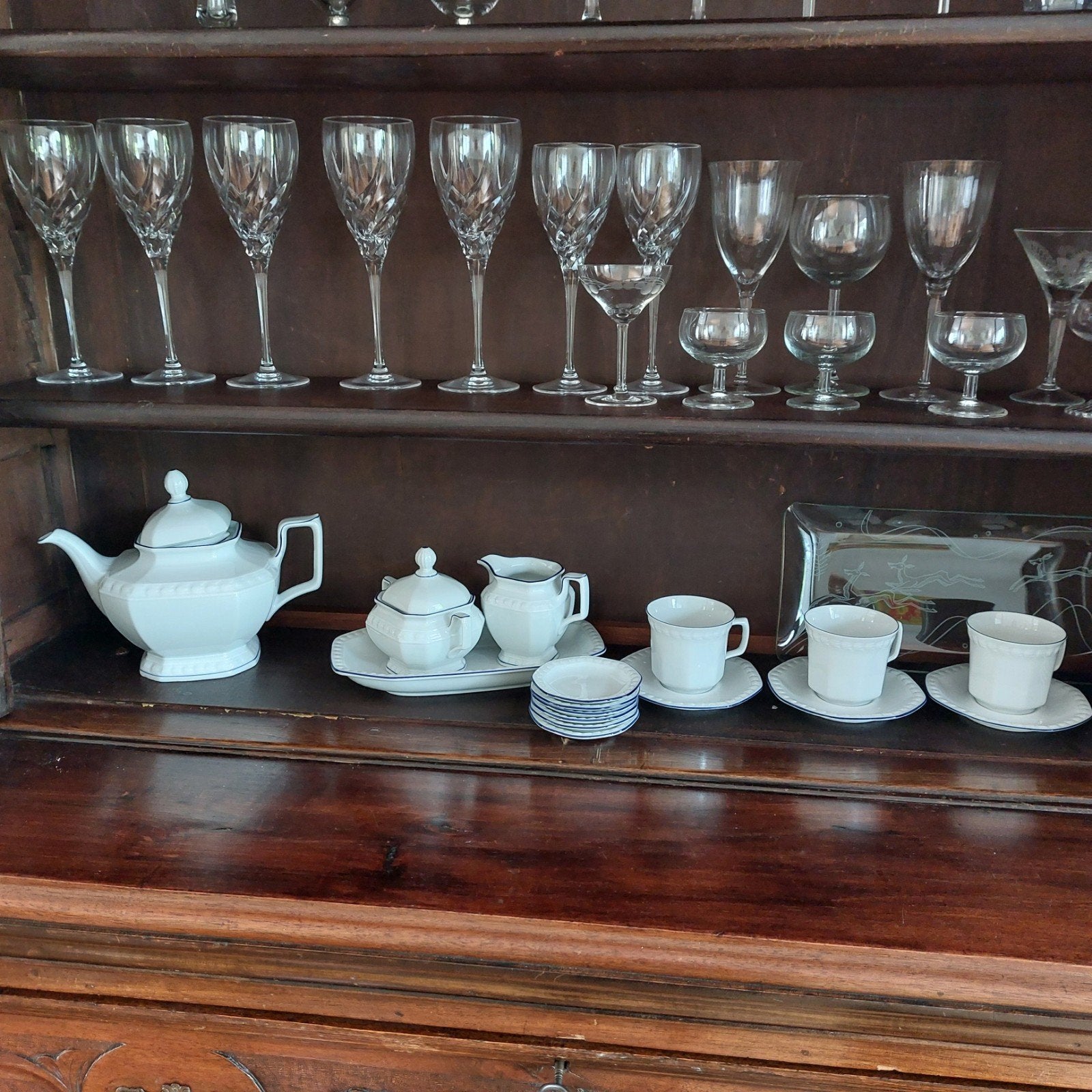 Prachtig wit servies met blauwe rand - Compleet set, Ophalen of Verzenden