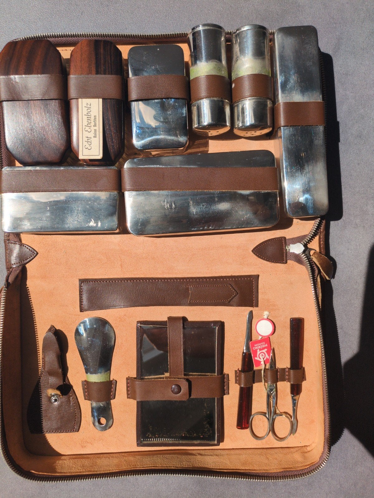 Vintage Leren Reisetui met Nagel- en Borstelgarnituur, Antiek en Kunst, Ophalen of Verzenden