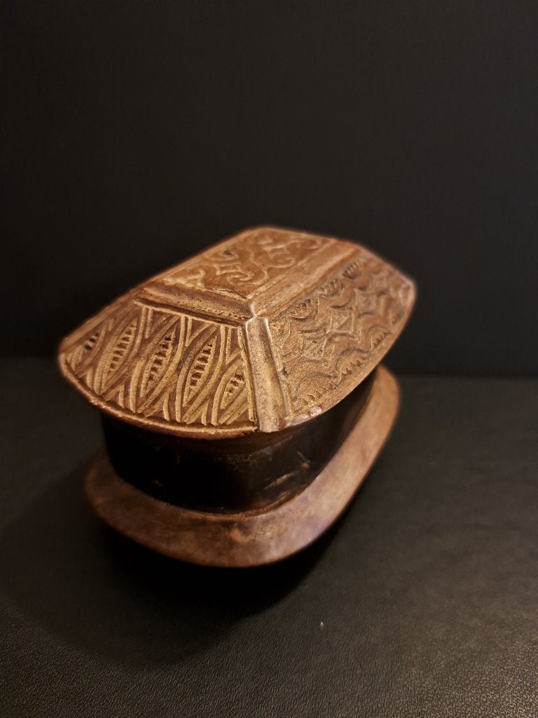 Afrikaans houtsnijwerk doosje met hoorn, Houtsnijwerk, Minder dan 20 cm, Ophalen of Verzenden, Handgemaakt