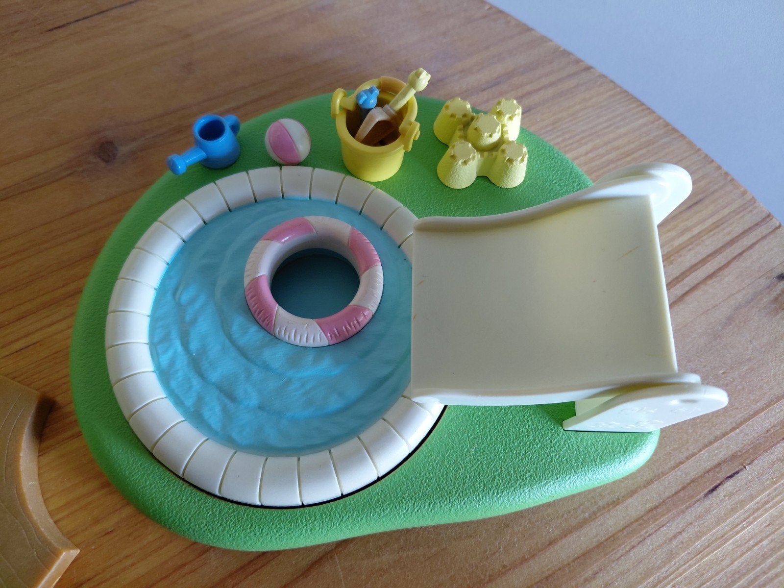 Sylvanian Families vintage speeltuin/zwembad, Ophalen of Verzenden, Zo goed als nieuw, Poppenhuis