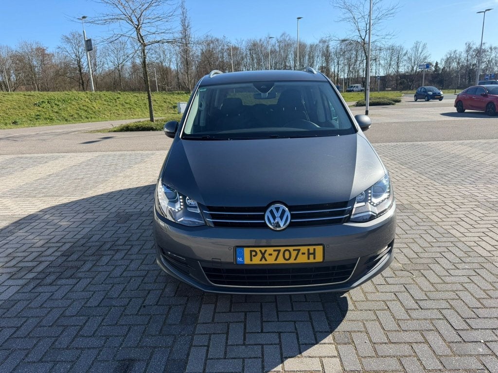 Nette Volkswagen Sharan 2.0 TDI 110KW/150PK Dsg-6 2017 Grijs, Auto's, Volkswagen, Stof, 7 stoelen, Origineel Nederlands, Overige kleuren