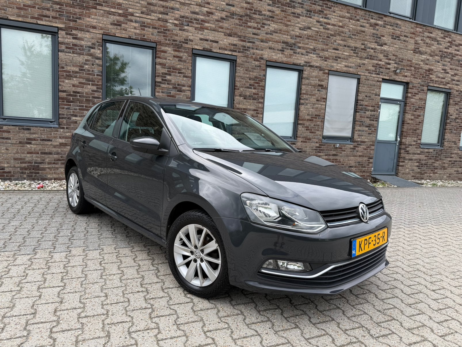 Volkswagen Polo 1.2 TSI 90PK 5DRS 2016 Airco PDC Bluetooth, Auto's, Volkswagen, Voorwielaandrijving, Stof, 4 cilinders, Electronic Stability Program (ESP)