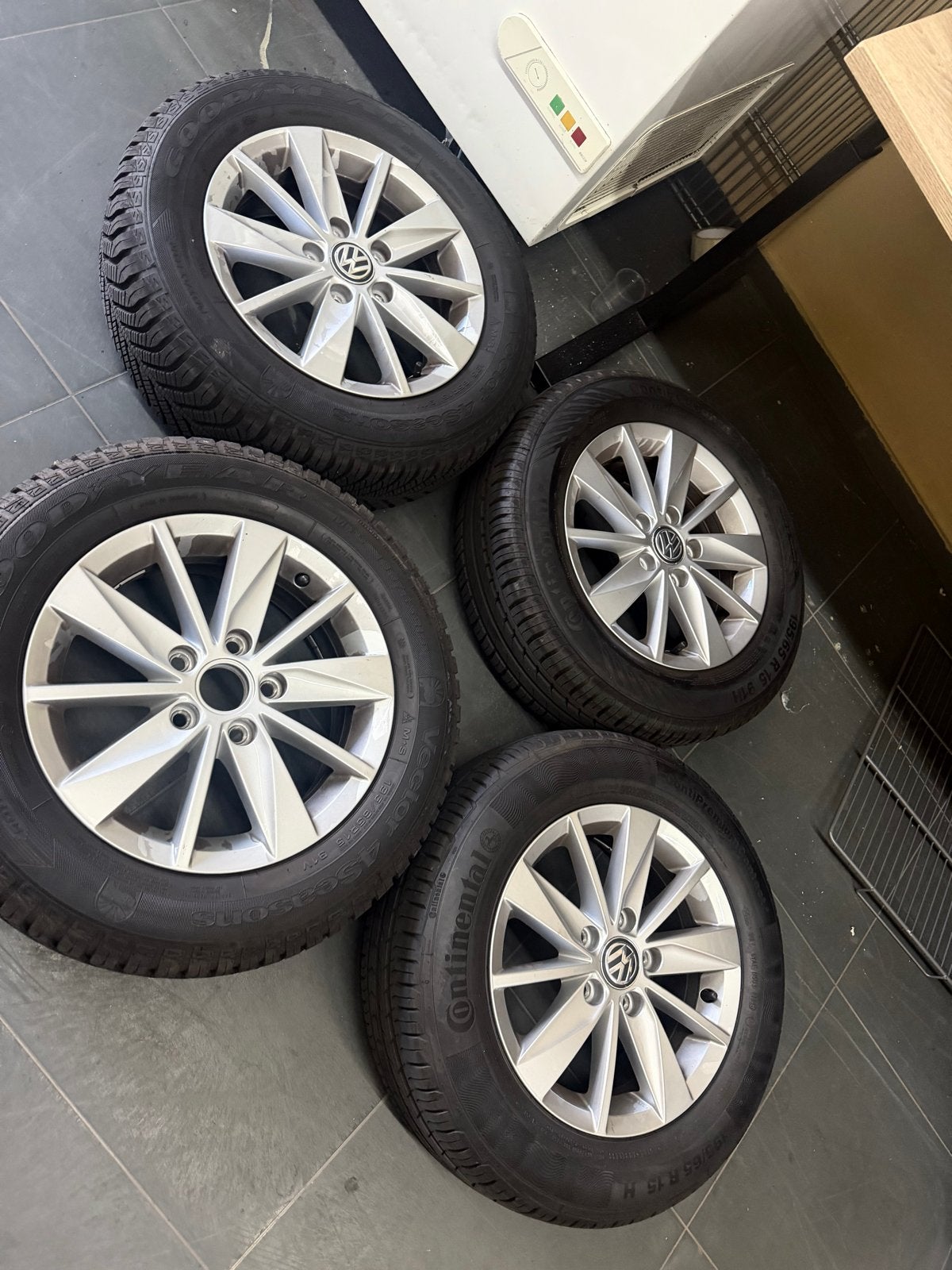 Volkswagen velgen 15 inch met All Season banden, Gebruikt, 15 inch, Banden en Velgen, Ophalen of Verzenden