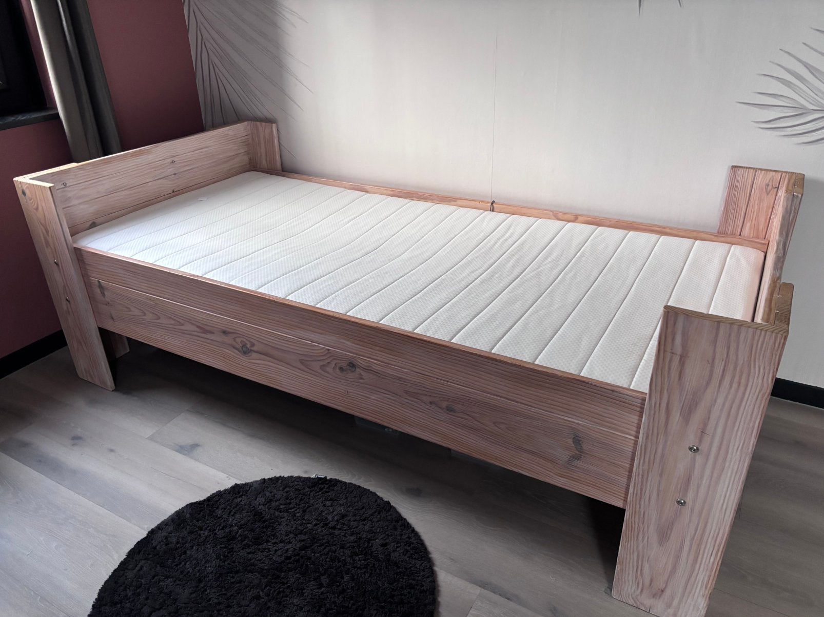 Mooi whitewash eenpersoonsbed met auping spiraalbodem, Ophalen, 85 tot 100 cm, Zo goed als nieuw, Lattenbodem